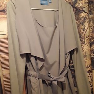 Simply Vera pale gray blouse size medium